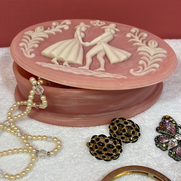 FAUX PINK MARBLE CAMEO TRINKET DISH - Picture 2 of 10